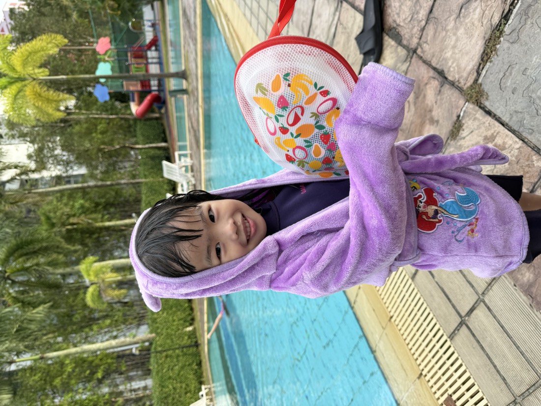 Child learning backstroke with a 02H coach in Singapore