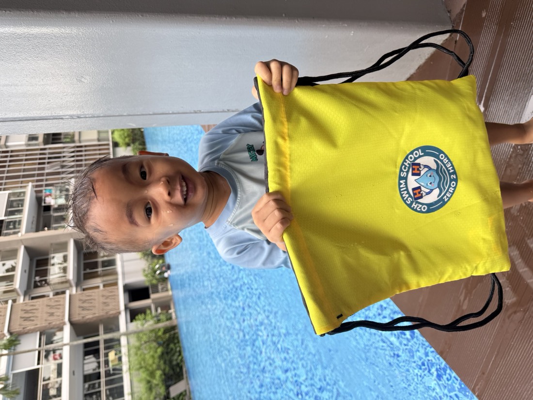 Young swimmer thriving in a 02H Swim School programme
