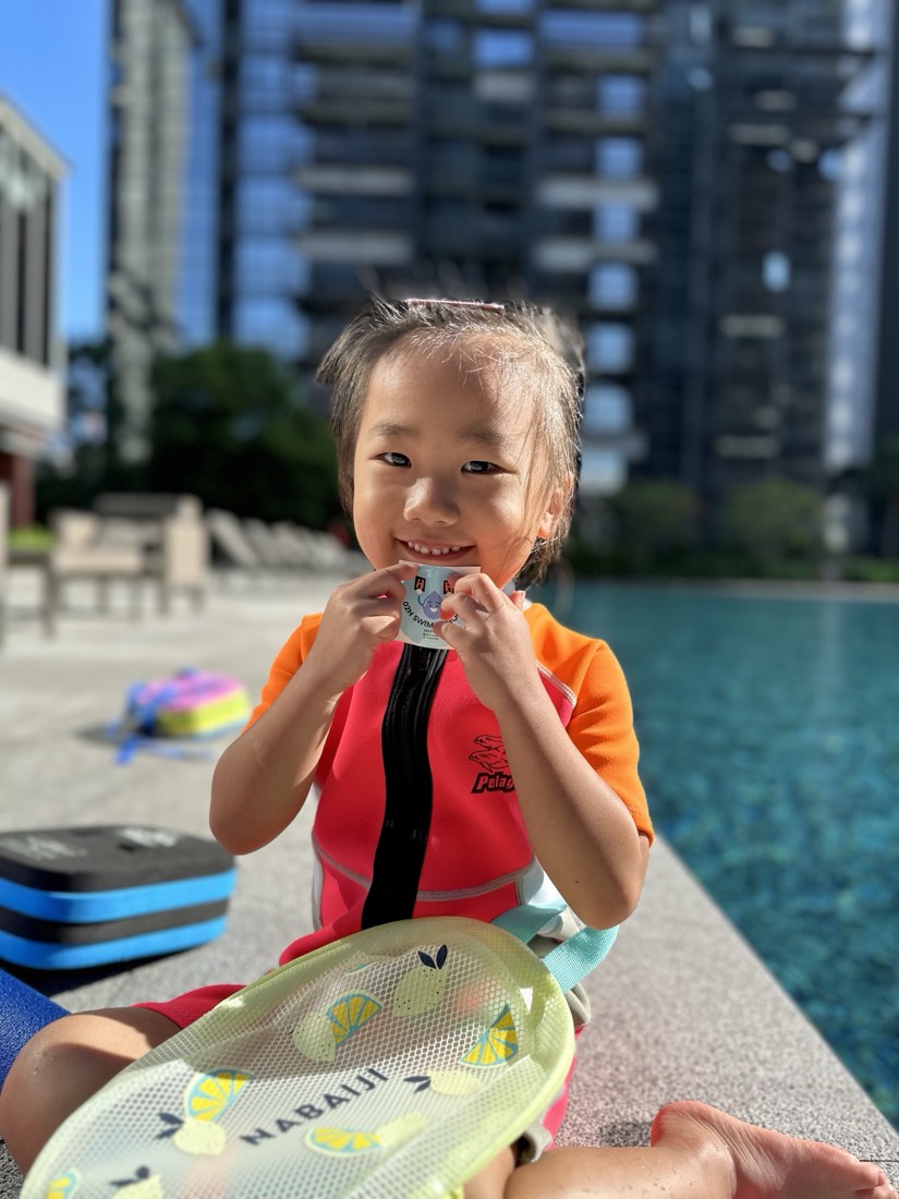 Child building water confidence with a 02H swim coach