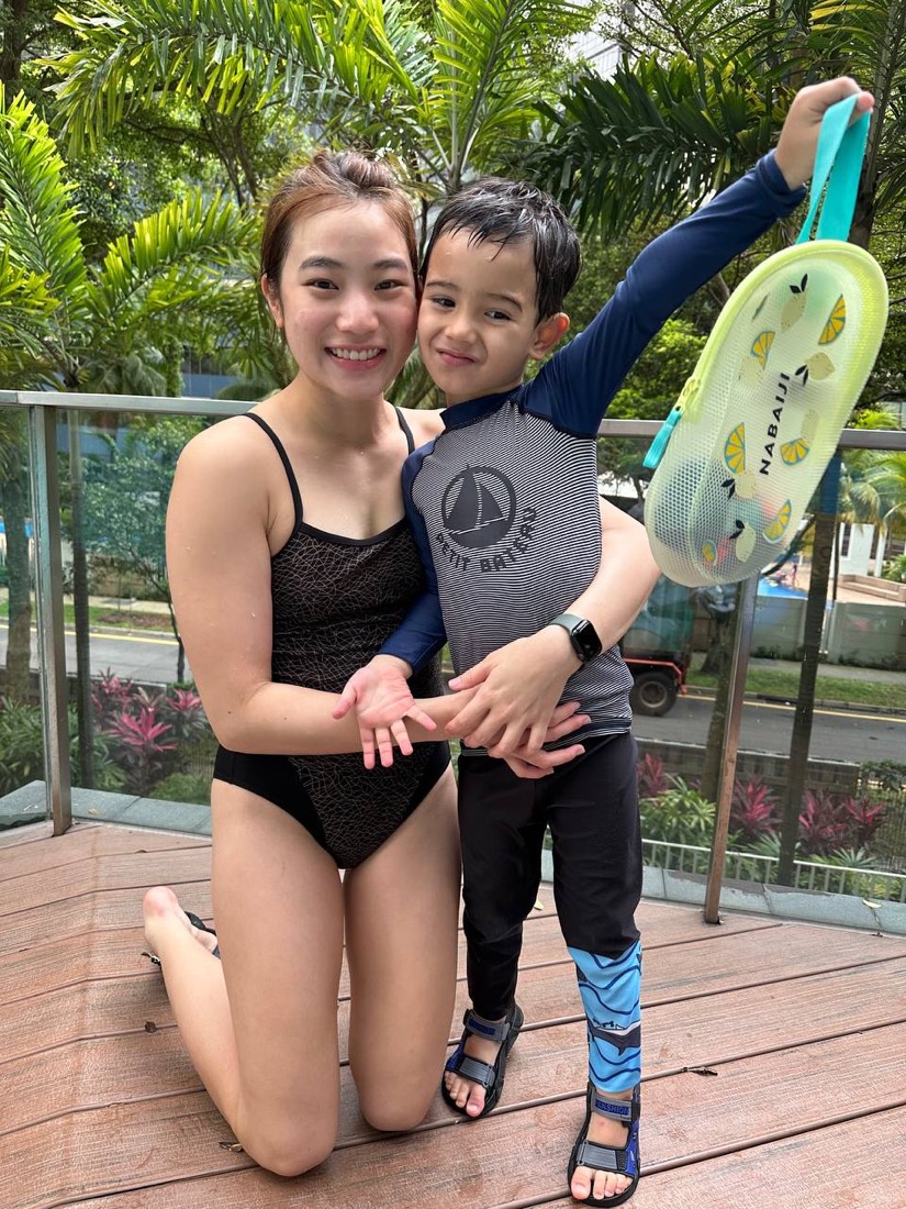 02H student enjoying a swimming lesson in Singapore